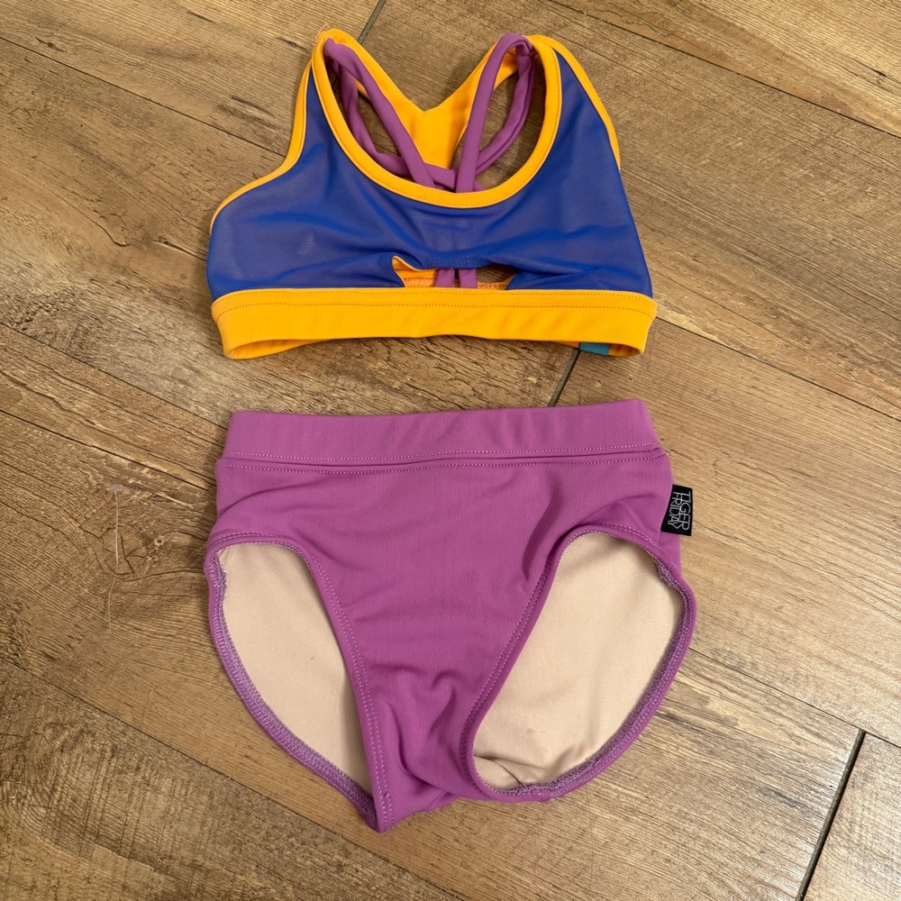 Tiger Friday dance set